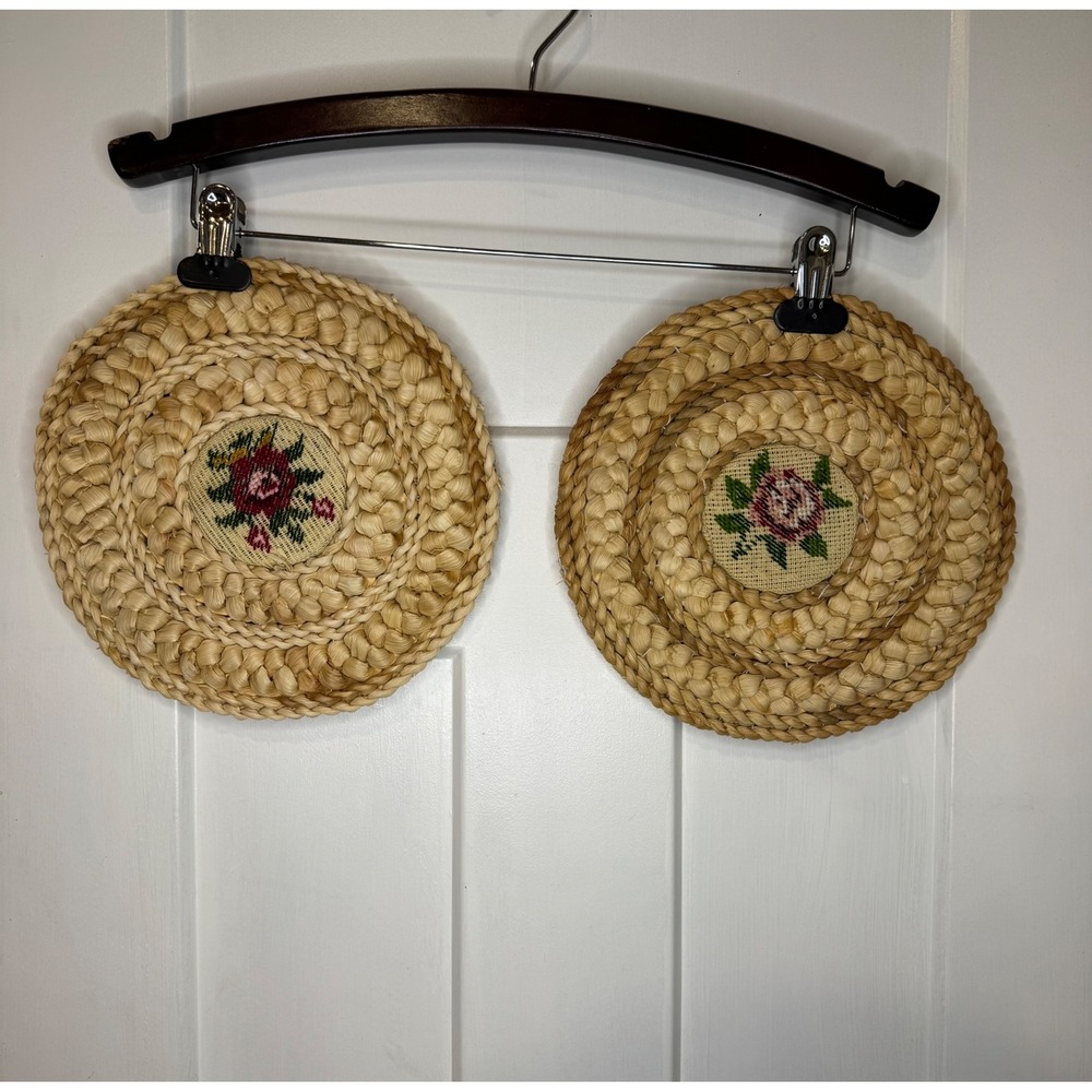 Set of 2 Vintage Woven placemats Floral Needlepoint 9 inches Decor Y1.2
